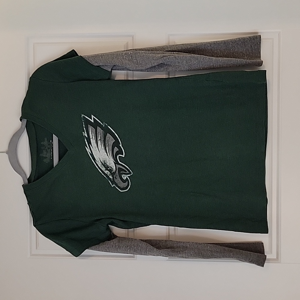 Philadelphia Eagles Long-Sleeve T-shirt, Size Large (runs smaller)